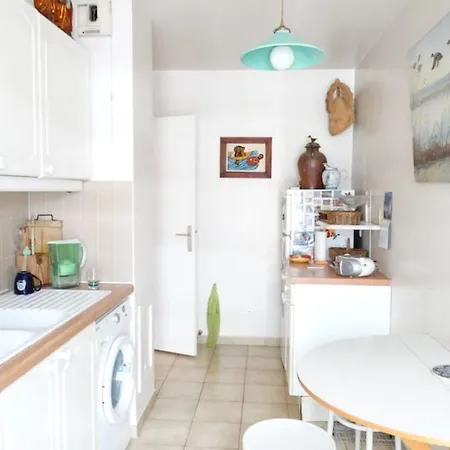 Beautiful Authentic Near Bastille Apartment Paris