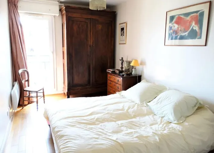 Beautiful Authentic Near Bastille *